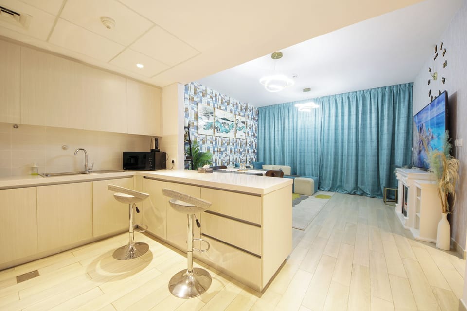 Luxury Apartment, 2 Bedrooms, City View, Lakeside | Private kitchen | Full-size fridge, microwave, oven, stovetop