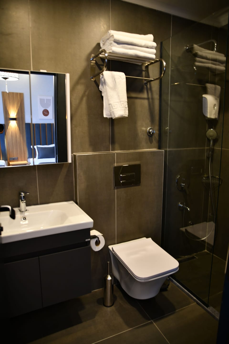 Standard Room | Bathroom | Shower, hair dryer, slippers, towels