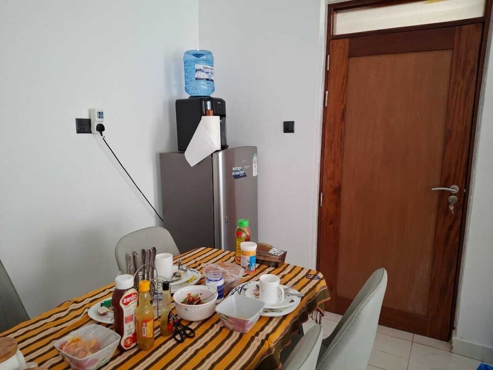 Deluxe Apartment, Balcony, City View | In-room dining