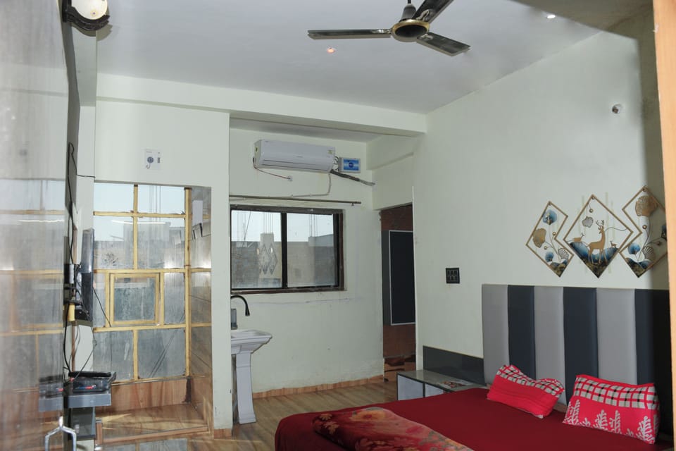 Deluxe Room | Rollaway beds, free WiFi, bed sheets