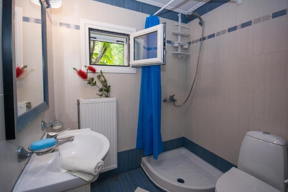 Luxury Apartment, Patio, Mountain View | Bathroom