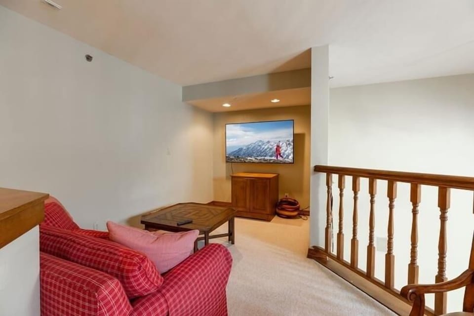 Condo, 5 Bedrooms | Interior