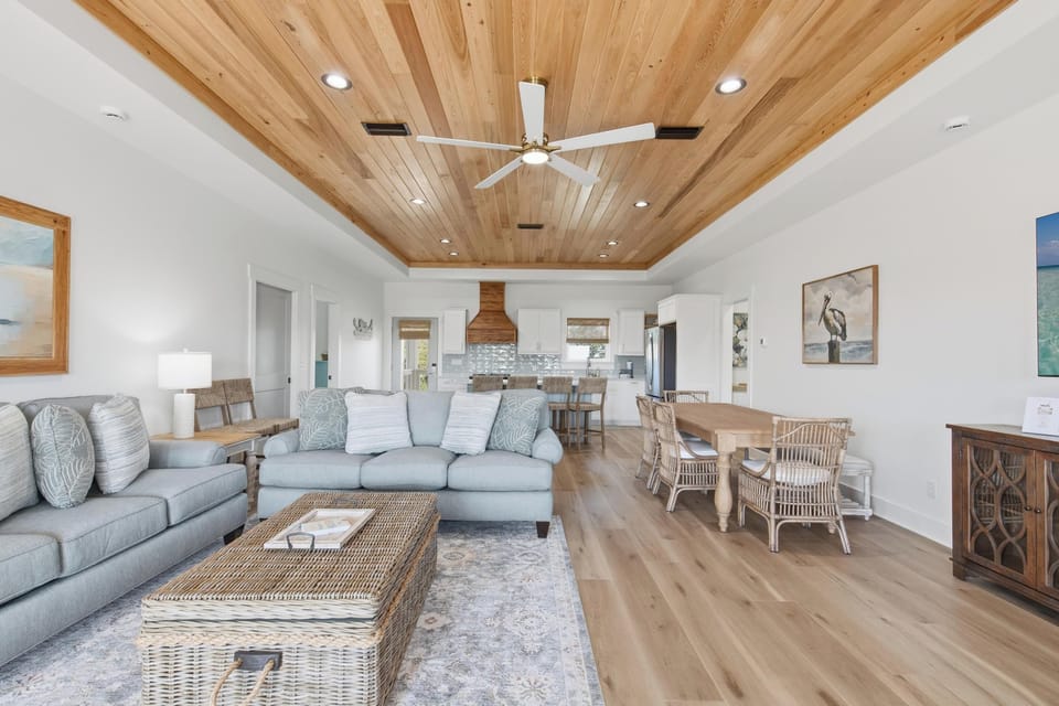 House, Sea View | Living area | 70-inch Smart TV with digital channels, Netflix, Hulu