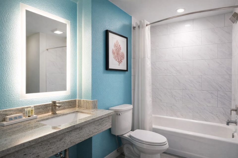 Refresh after the beach in this bright, modern bath.
