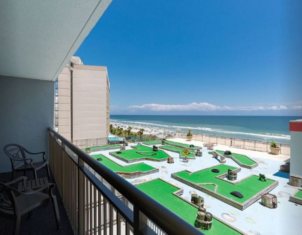 Step outside and savor sweeping ocean views and sunshine.