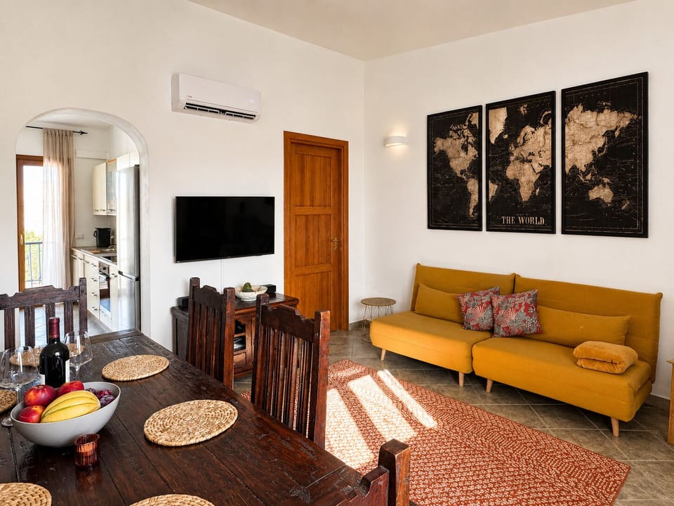 Comfort Condo, Sea View | Hypo-allergenic bedding available, iron/ironing board, cribs (free)