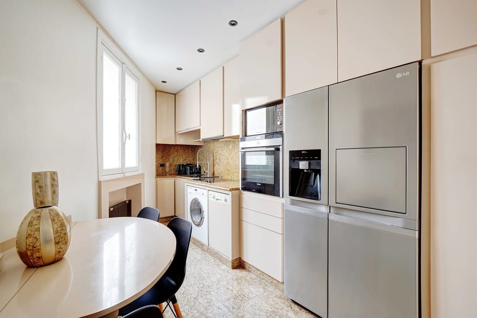 Apartment | Private kitchen | Coffee/tea maker, fridge, microwave, oven