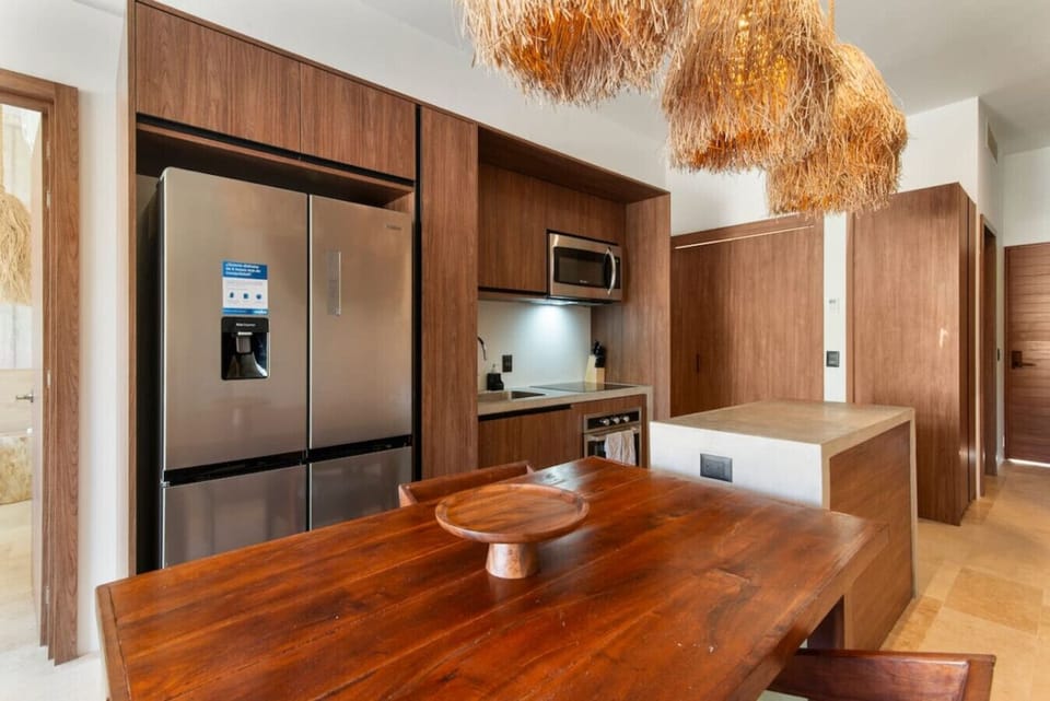 Cook, chill, and dine in a spotless kitchen — your culinary adventure starts here!