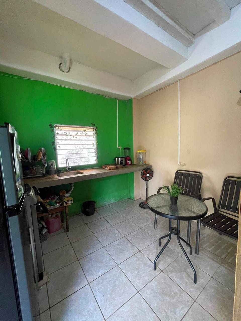 Standard Studio | Private kitchen | Cookware/dishes/utensils, cleaning supplies