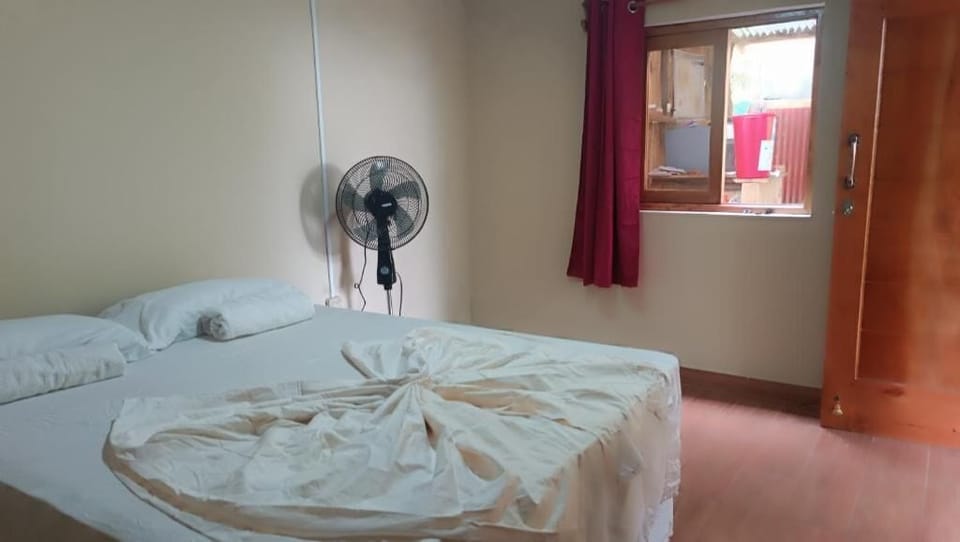 WiFi (free), bed sheets