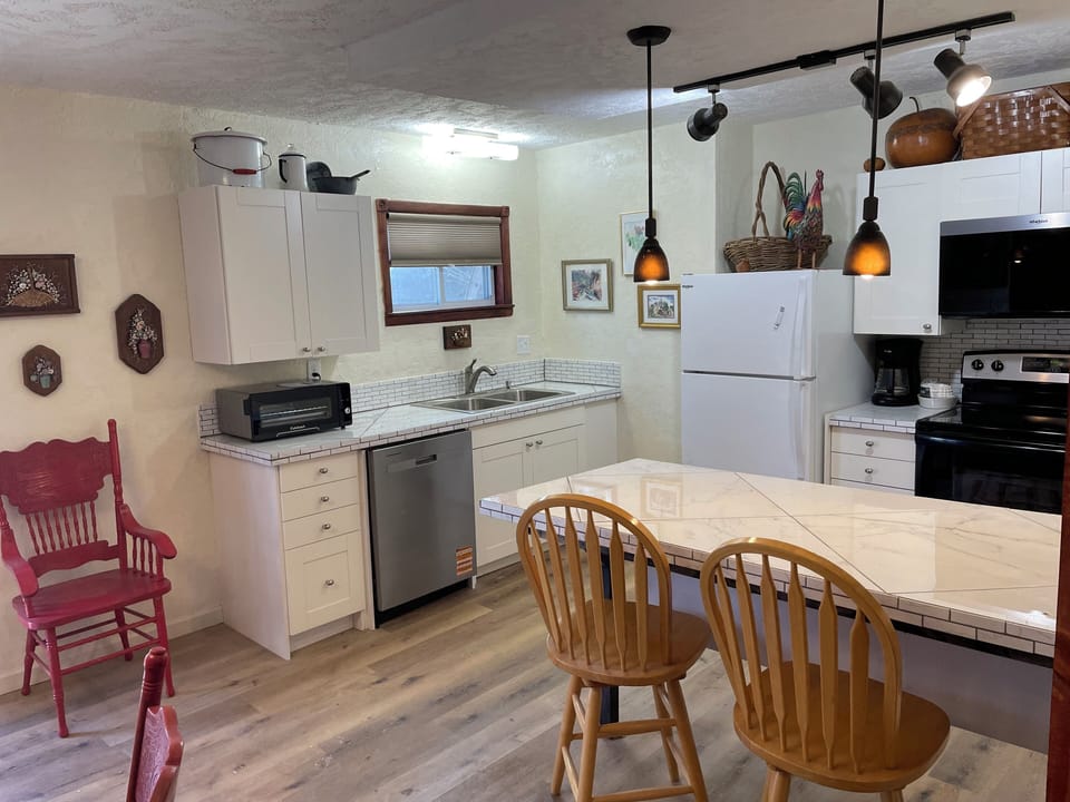 Full kitchen with island workspace.