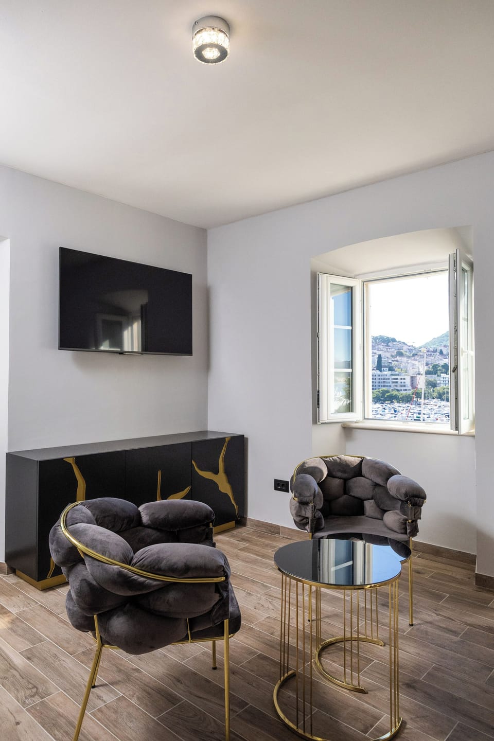 In-room safe, iron/ironing board, free WiFi, bed sheets