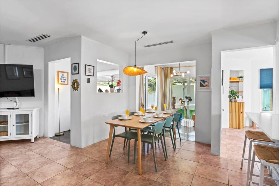 Dining area perfect for shared meals and long conversations. The ideal spot to gather, unwind, and enjoy time together.