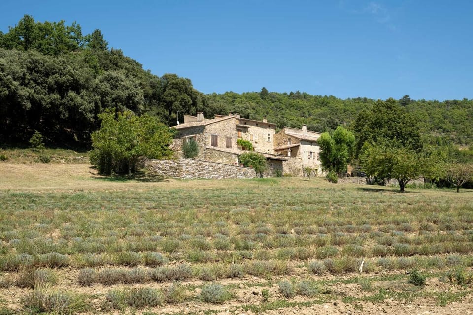 Vue extérieure du mas.