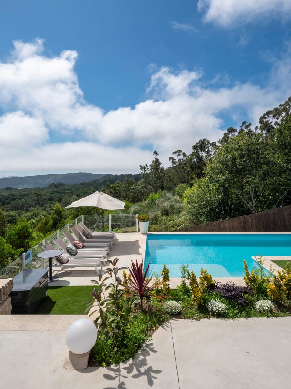 Outdoor pool, Atlantic light, and the perfect setting to relax in the open air.