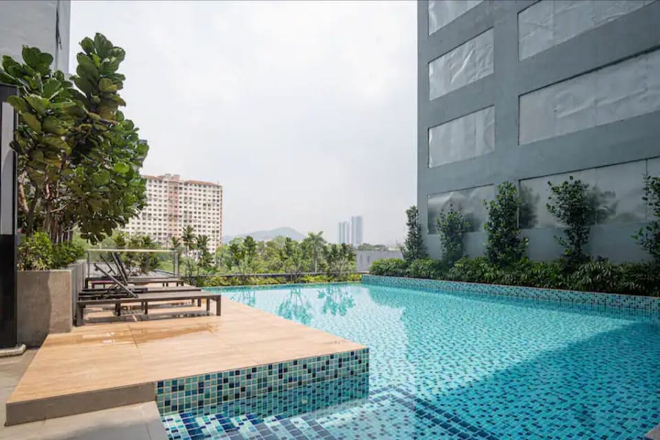 2 outdoor pools
