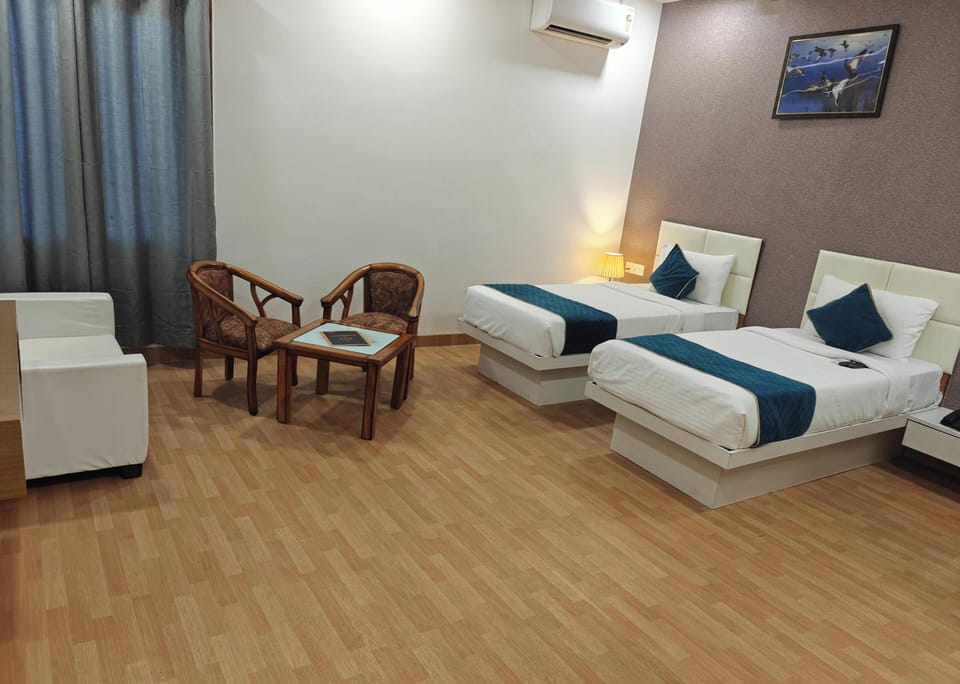 Luxury Studio Suite, Courtyard View | Hypo-allergenic bedding available, down comforters, Select Comfort beds