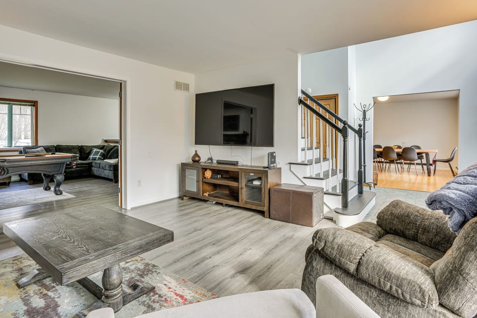 Living Room | 1st Floor | Flat-Screen TV | Central Heating & A/C