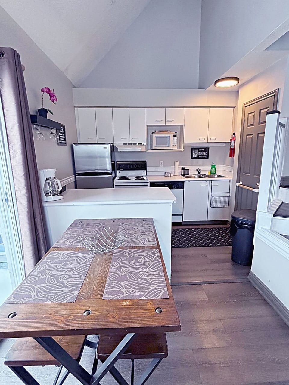 Condo, 2 Queen Beds, Non Smoking, Balcony | Private kitchen | Fridge, microwave, oven, stovetop