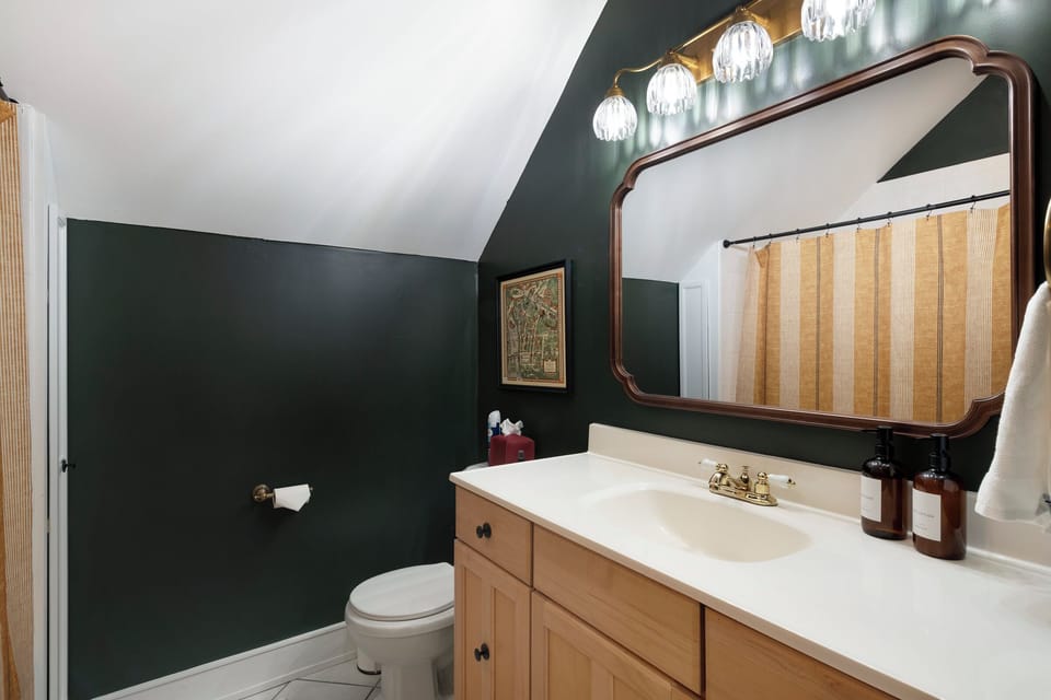 Full Bathroom, Upstairs - tub & shower