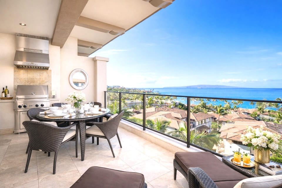 Dine and relax on this expansive lanai with built-in BBQ grill and panoramic ocean views. WBV-PH505