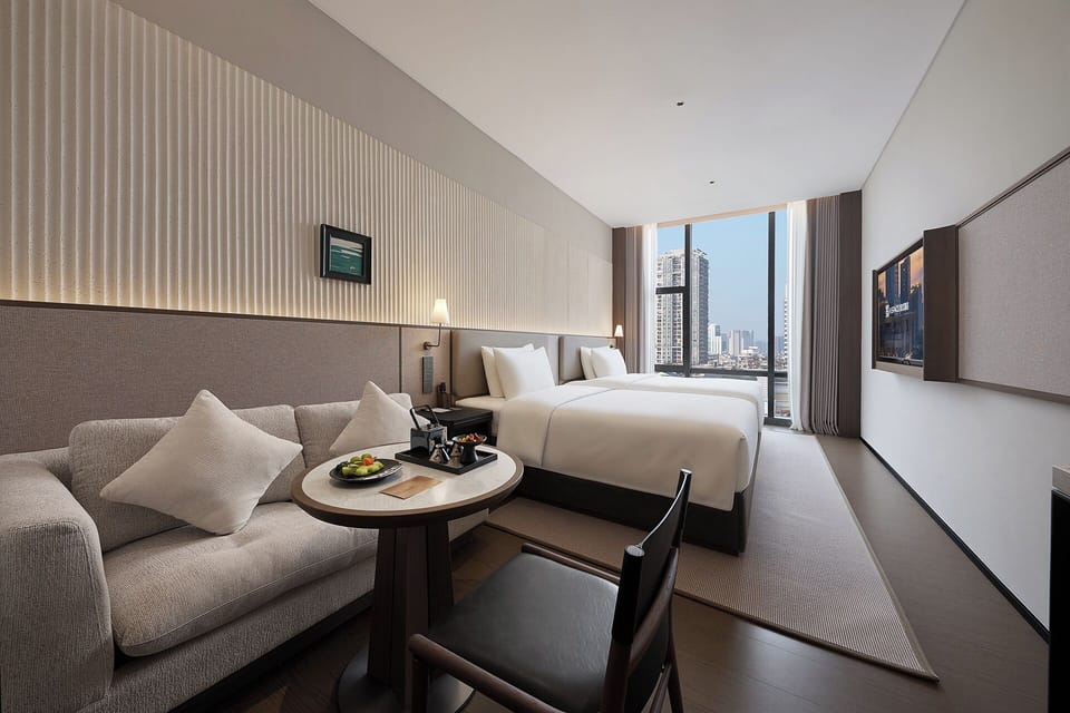 Deluxe Twin Room | Premium bedding, in-room safe, desk, laptop workspace