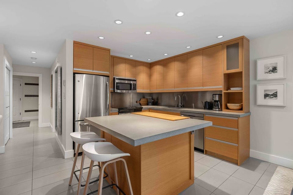 Fully equipped modern kitchen with everything you need for your stay
