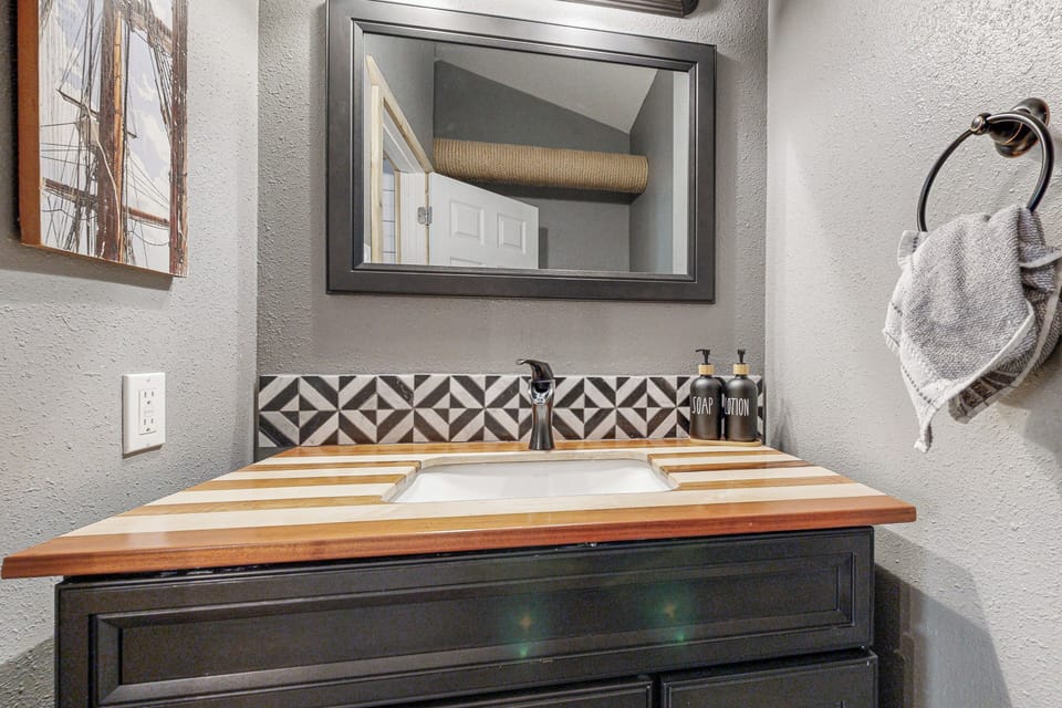 Half Bathroom | Main Floor