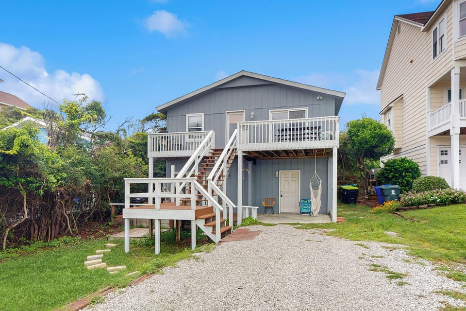 Surf City Vacation Rental | 3BR | 1BA | 698 Sq Ft | Stairs Required