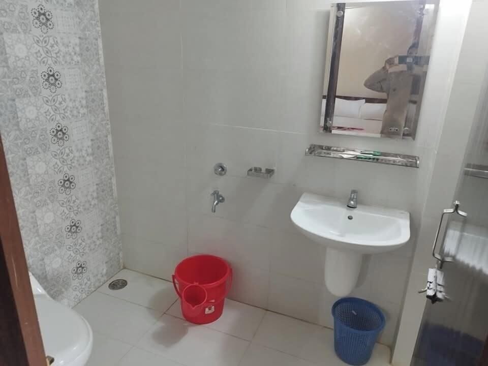 Superior Cottage | Bathroom | Bathtub, free toiletries, towels, soap