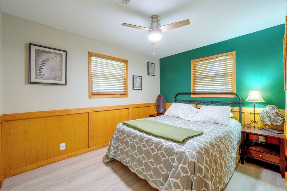 Bedroom 1 | Queen Bed