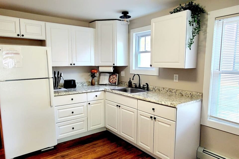 Full kitchen