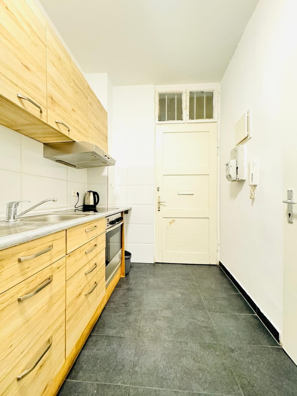 Basic Apartment | Private kitchen | Mini-fridge, oven, stovetop, cookware/dishes/utensils