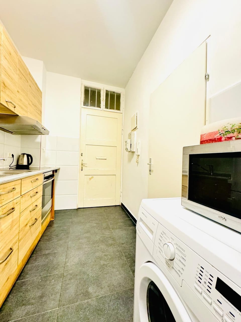 Basic Apartment | Private kitchen | Mini-fridge, oven, stovetop, cookware/dishes/utensils