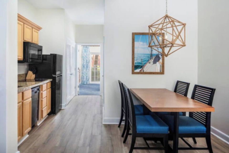 Guest dining area and well-equipped kitchenette.
