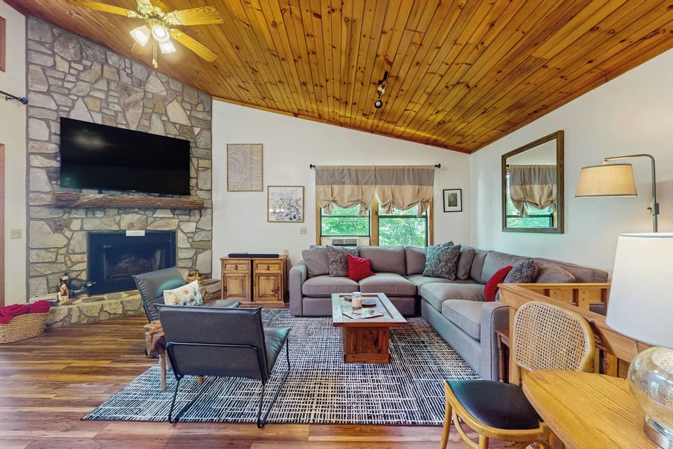 Maggie Valley Vacation Rental | 3BR | 3BA | Stairs Required | 1,560 Sq Ft