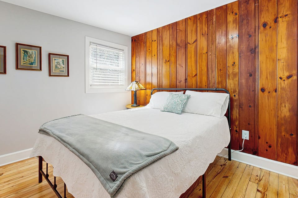 Bedroom 1 | Queen Bed | Linens Provided