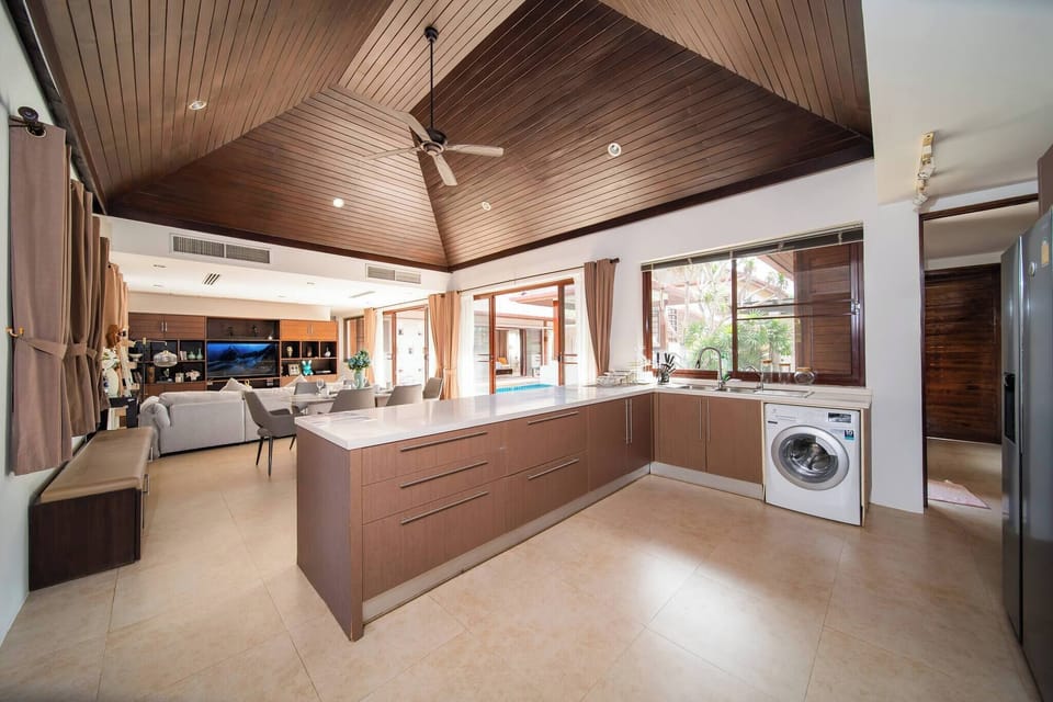 Villa, 4 Bedrooms, Smoking, Private Pool | Interior