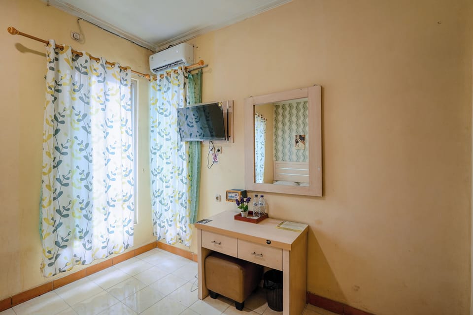 Deluxe Double Room, City View | Desk, laptop workspace, soundproofing, free WiFi