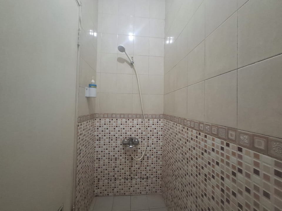 Superior Double Room | Bathroom | Shower, bidet, towels, soap
