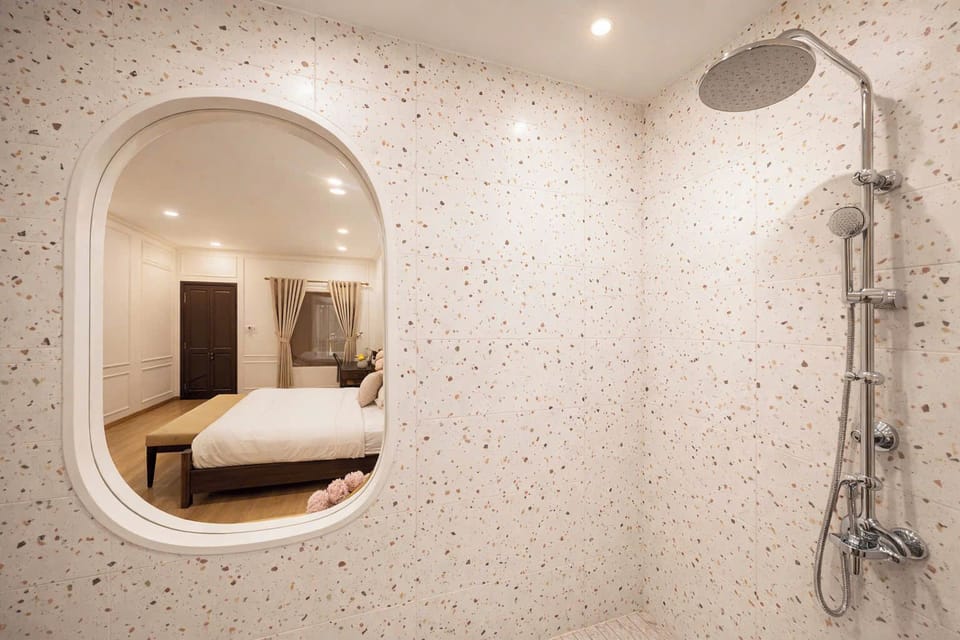 Mustard Suite with Sofa Bed | Bathroom | Shower, hydromassage showerhead, hair dryer, towels