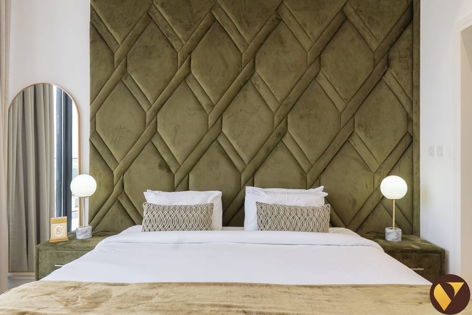 Luxury Apartment, Balcony, City View | Egyptian cotton sheets, premium bedding, in-room safe