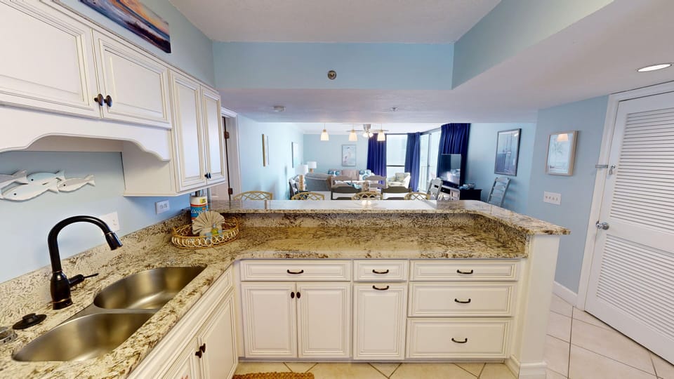 Condo, 3 Bedrooms | Interior