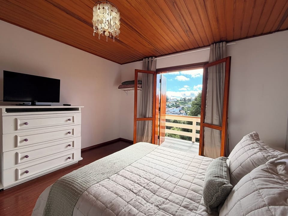 Minibar, iron/ironing board, free WiFi