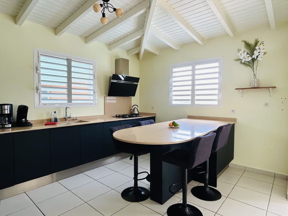 Villa, Ensuite, Garden View (appartement indépendant) | Shared kitchen