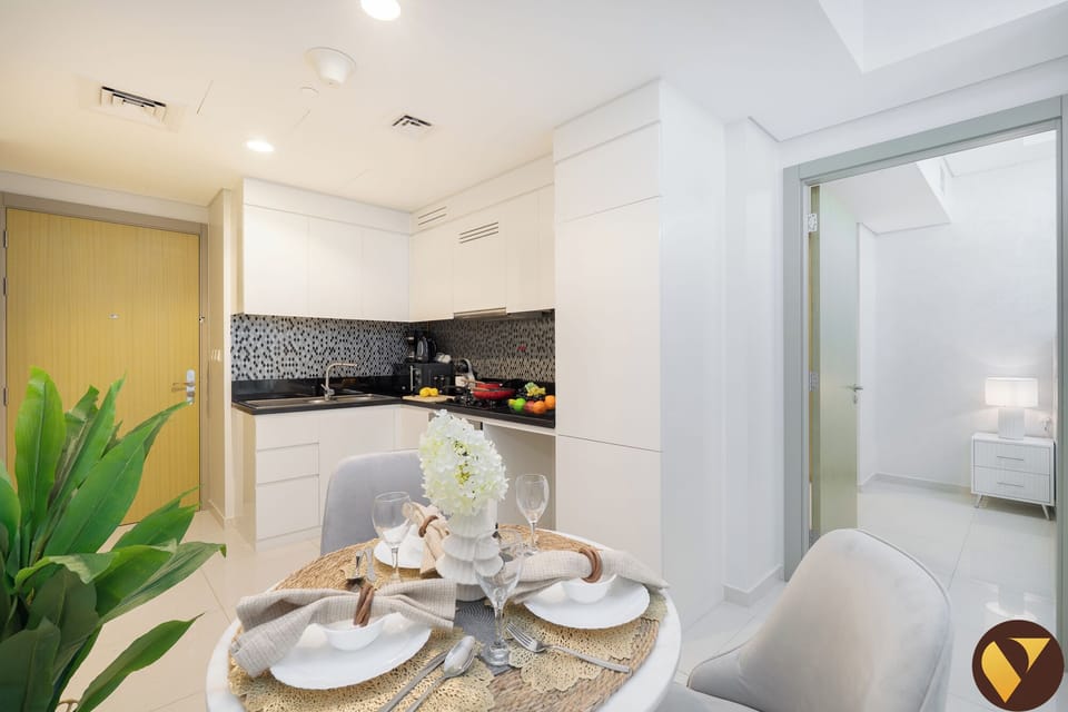 Luxury Apartment, Balcony, Pool View | Private kitchen | Full-size fridge, microwave, oven, stovetop
