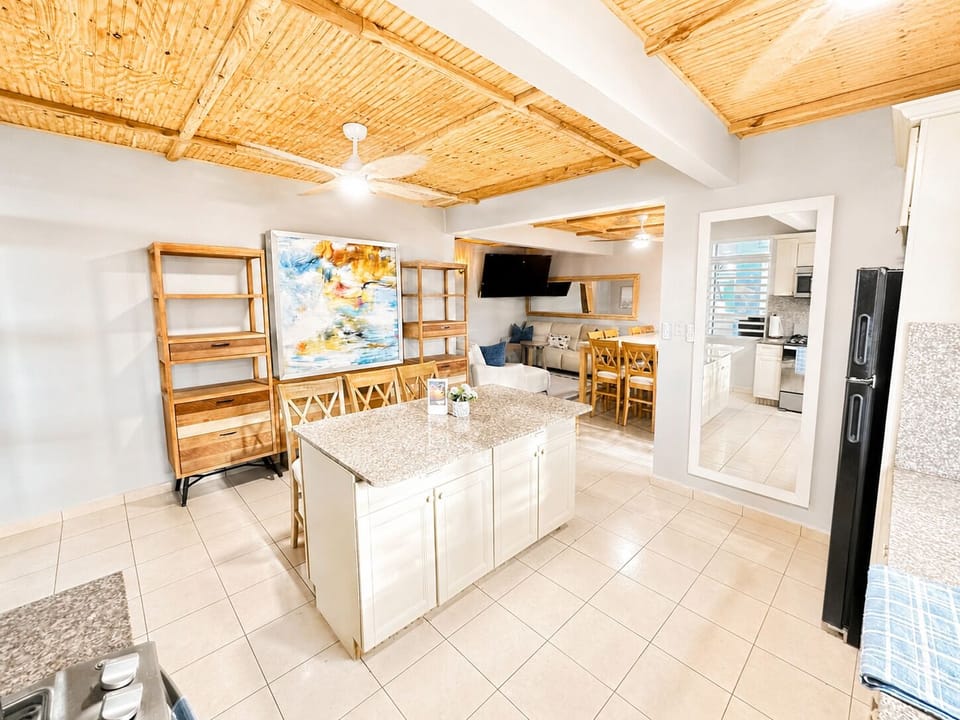 Fully equipped kitchen with bar seating 