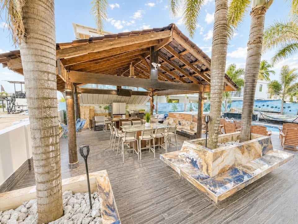 Outdoor Living and Dining 