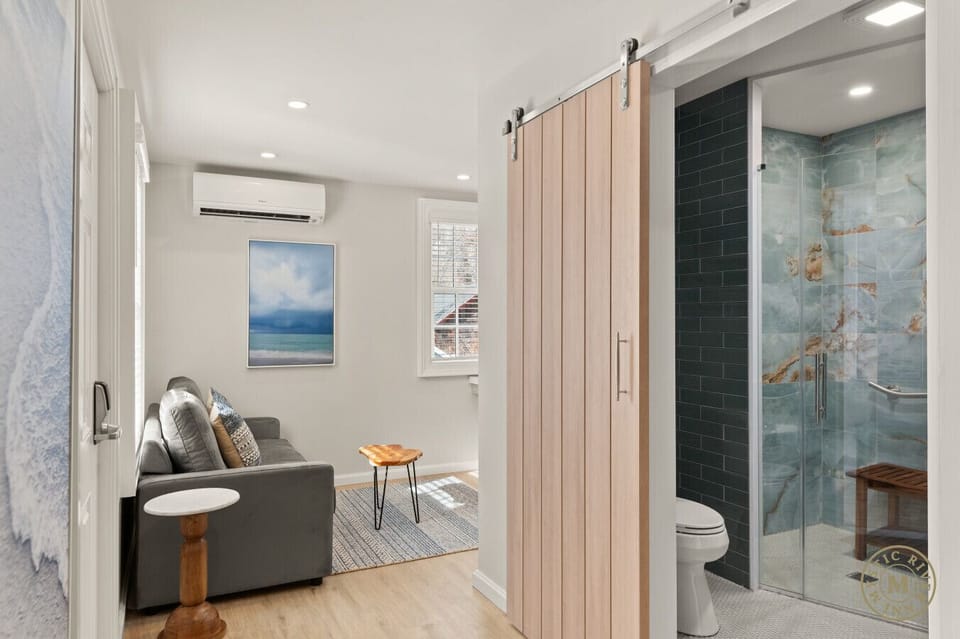 Sleep soundly in a perfectly chilled room. Our modern AC unit is as quiet as it is effective.