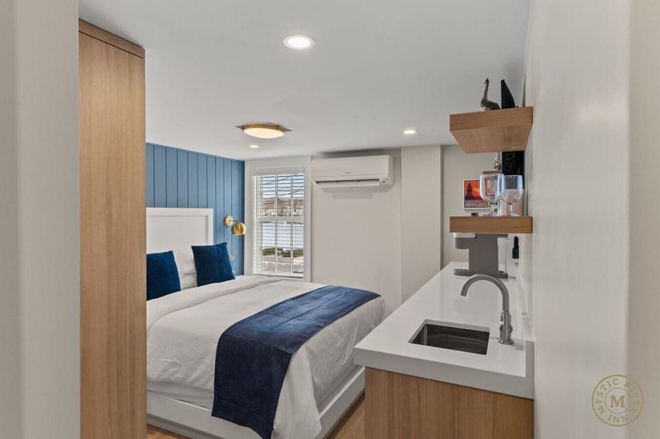 Sleep soundly in a perfectly chilled room. Our modern AC unit is as quiet as it is effective.